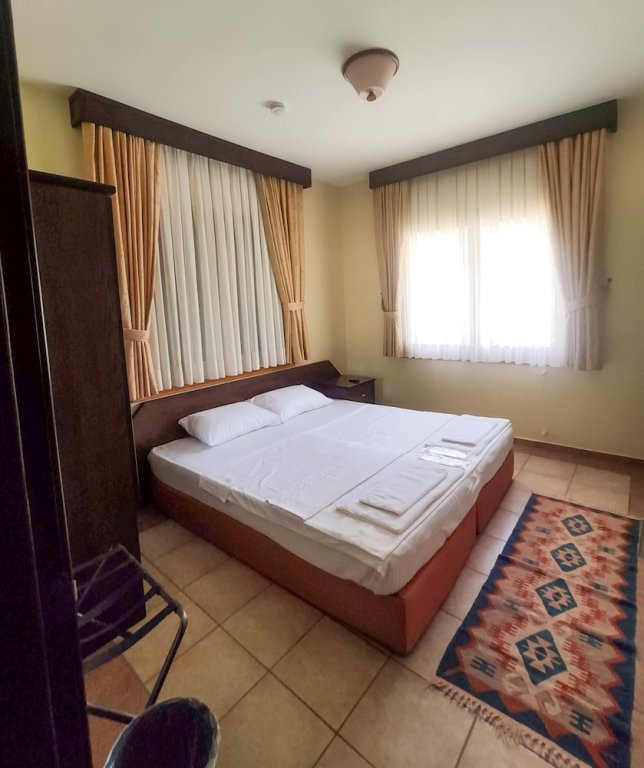 Чиралы: Pinea Hotel