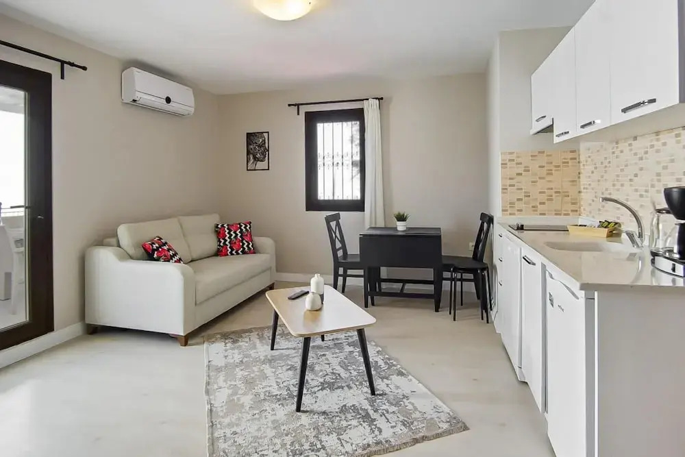 Бодрум: Central Flat With Shared Pool Near Beach in Bodrum
