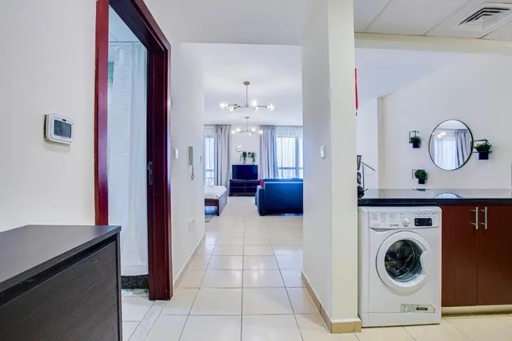 Дубай: Modern brand new Murjan studio JBR