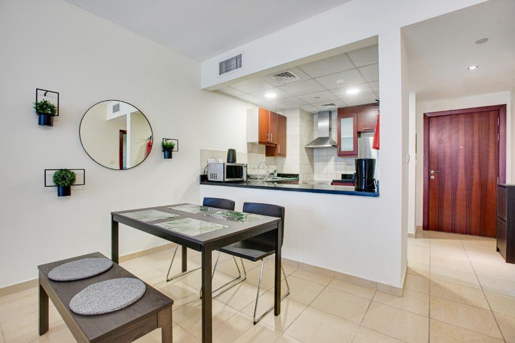 Дубай: Modern brand new Murjan studio JBR