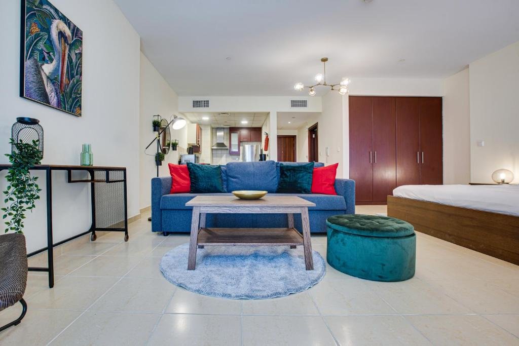 Дубай: Modern brand new Murjan studio JBR