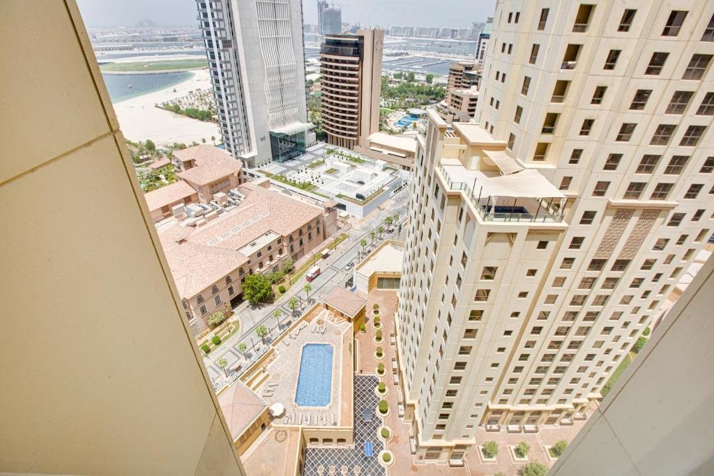 Дубай: Modern brand new Murjan studio JBR