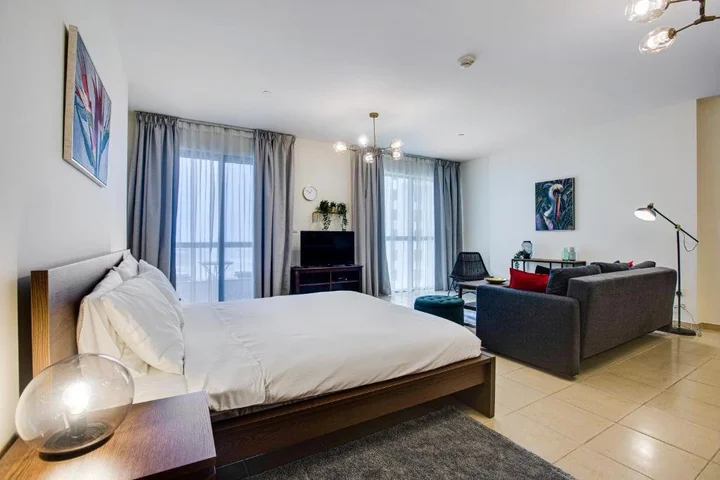 Дубай: Modern brand new Murjan studio JBR