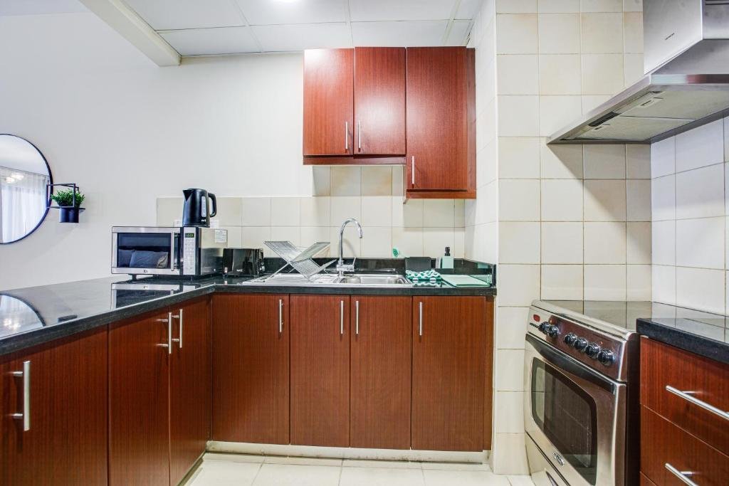 Дубай: Modern brand new Murjan studio JBR