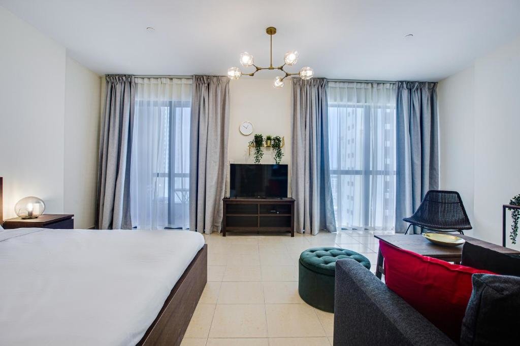 Дубай: Modern brand new Murjan studio JBR