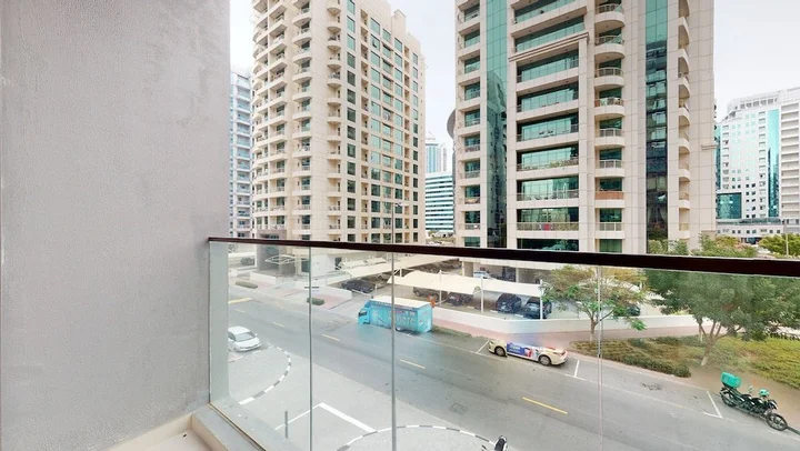Дубай: Euro Residences 206