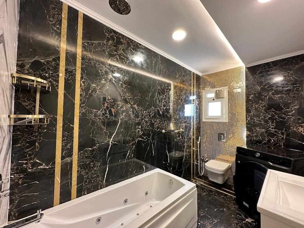 Шейх Заед Сити: Beverly hills standalone villa with pool
