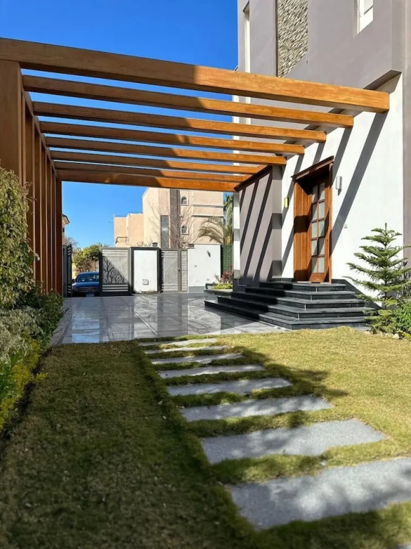 Шейх Заед Сити: Beverly hills standalone villa with pool