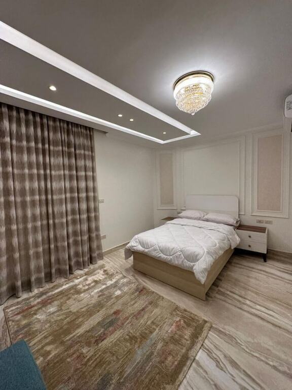 Шейх Заед Сити: Beverly hills standalone villa with pool