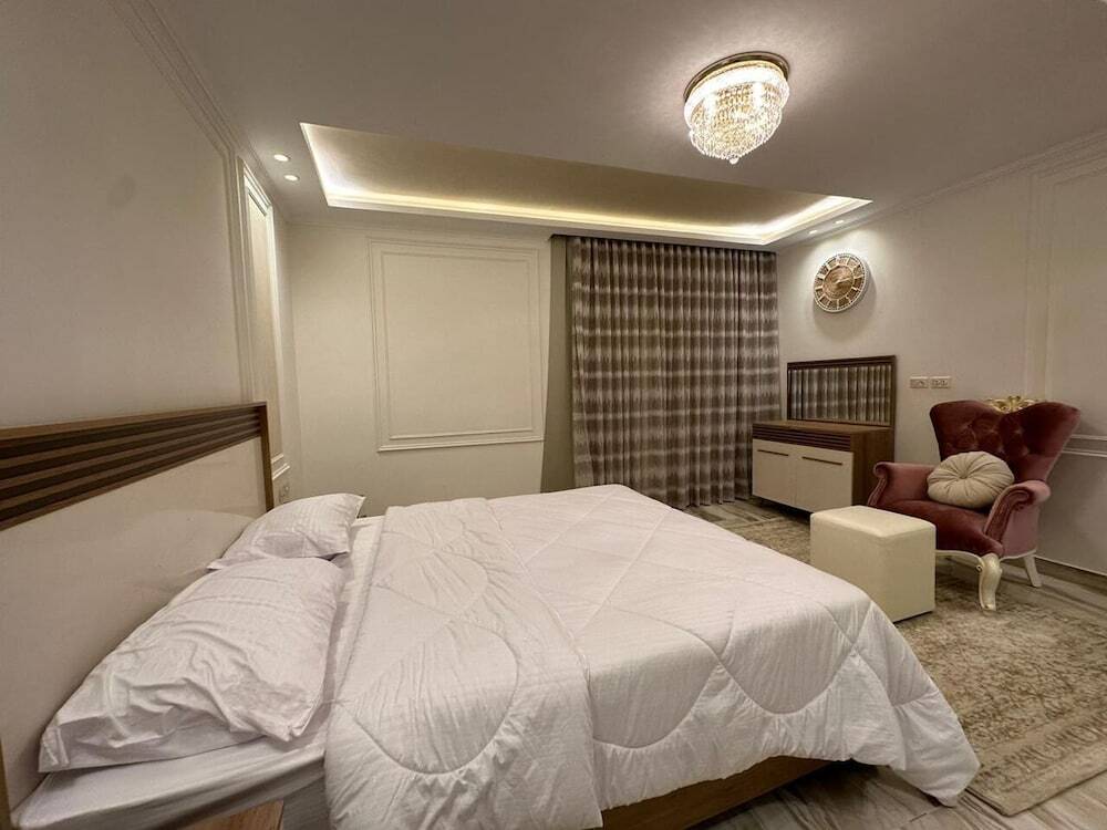 Шейх Заед Сити: Beverly hills standalone villa with pool