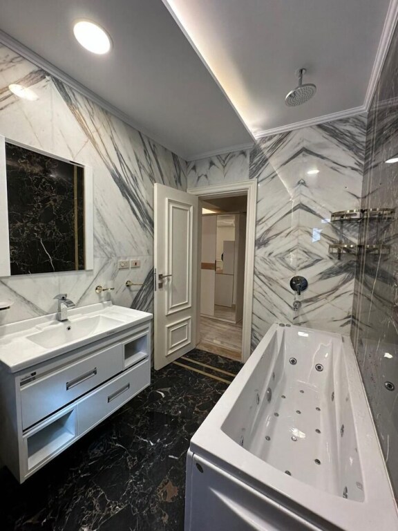 Шейх Заед Сити: Beverly hills standalone villa with pool
