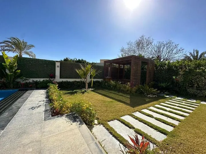 Шейх Заед Сити: Beverly Hills Villa