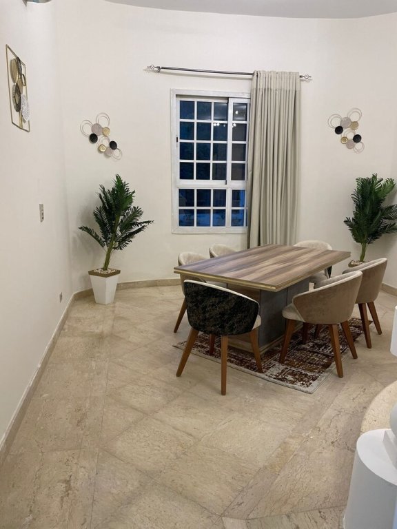 Шейх Заед Сити: Beverly standalone villa with garden