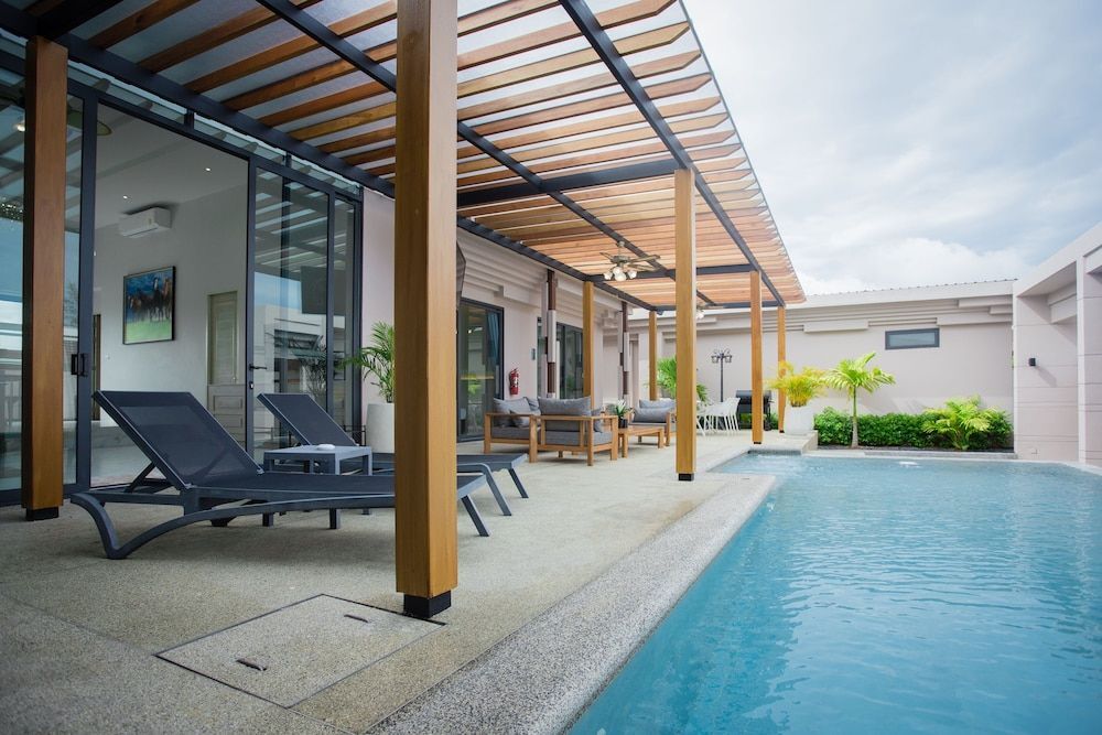 Тхаланг: Gold Chariot Pool Villa
