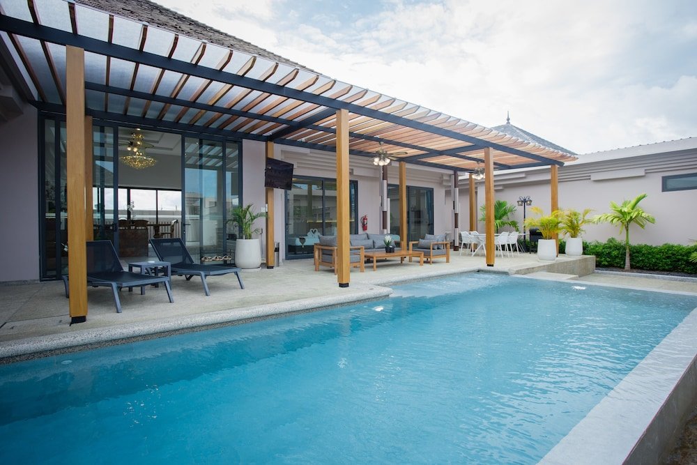 Тхаланг: Gold Chariot Pool Villa