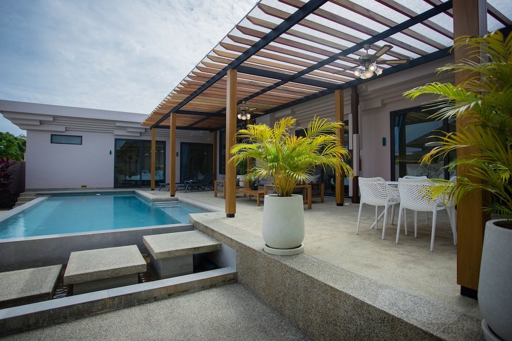 Тхаланг: Gold Chariot Pool Villa