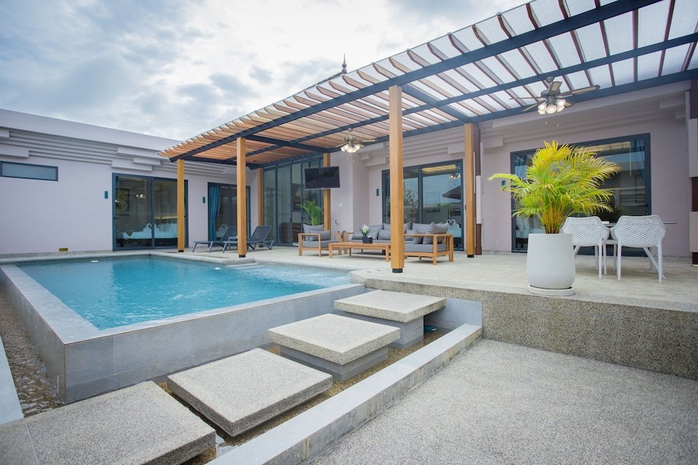 Тхаланг: Gold Chariot Pool Villa