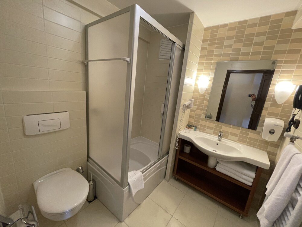 Османгази: Beceren Hotel
