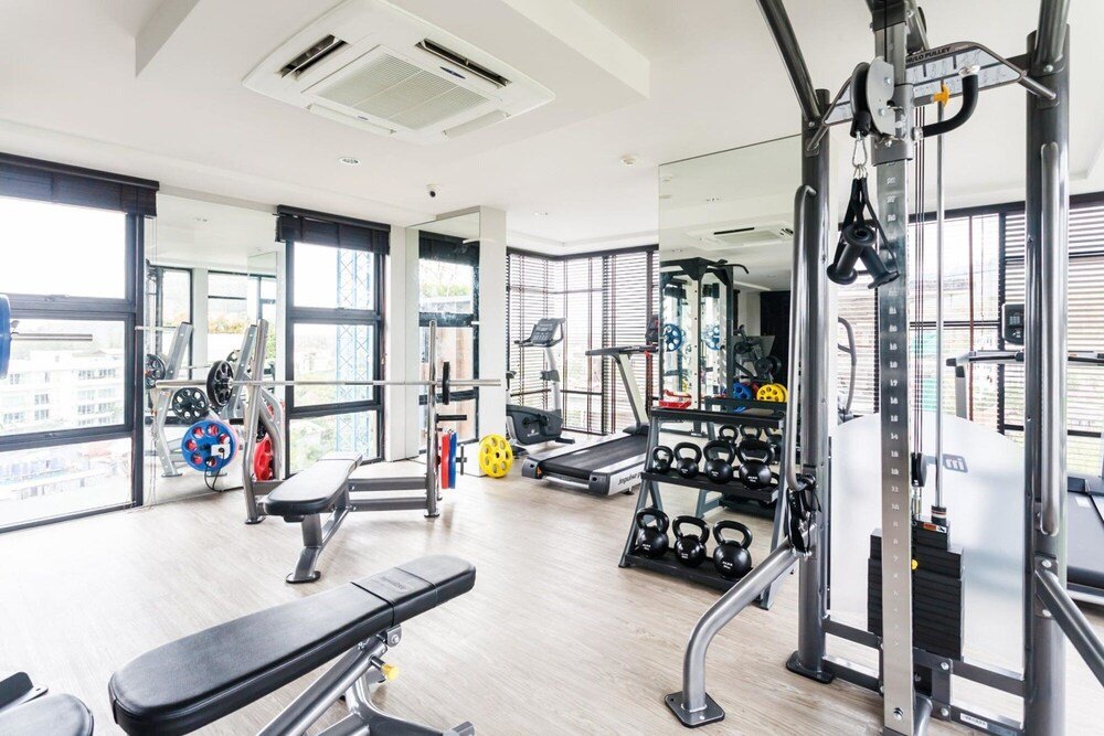 6Av 705 - Luxury Condo in Surin Beach Rooftop bar Pool and gym — фото 4