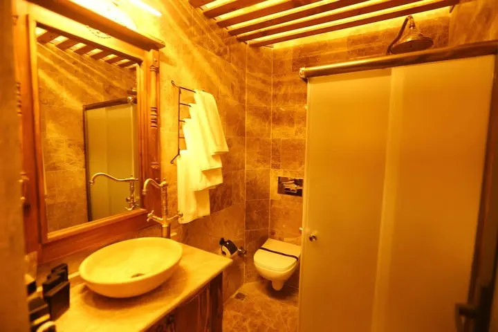 Учисар: Akritis Suit Cappadocia
