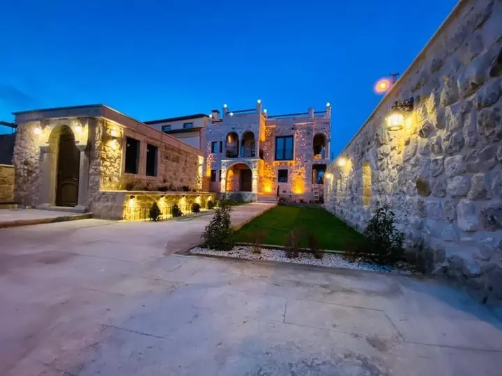 Учисар: Akritis Suit Cappadocia