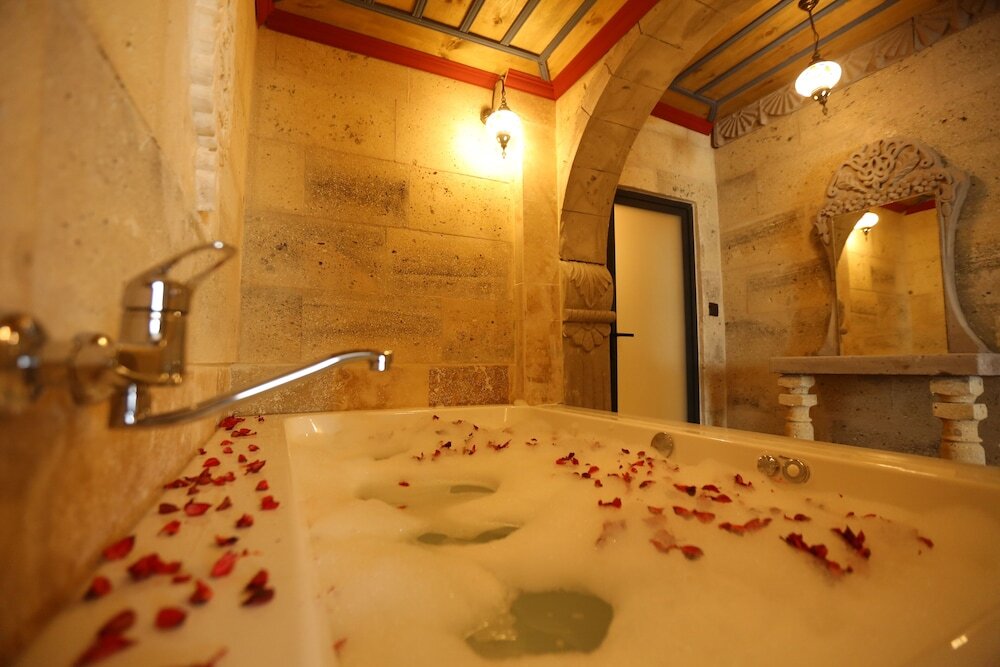Учисар: Akritis Suit Cappadocia