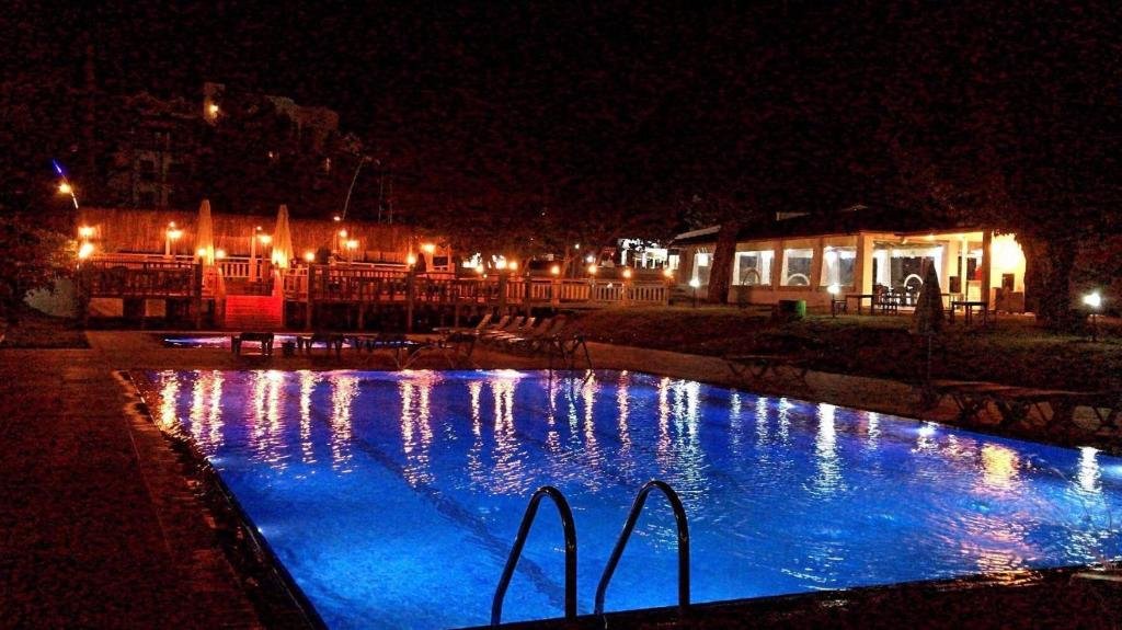 Текирова: Dream Town Hotel & Restaurant