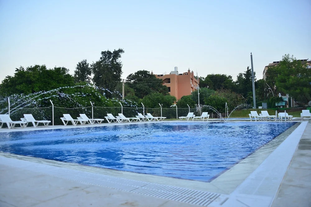 Текирова: Dream Town Hotel & Restaurant
