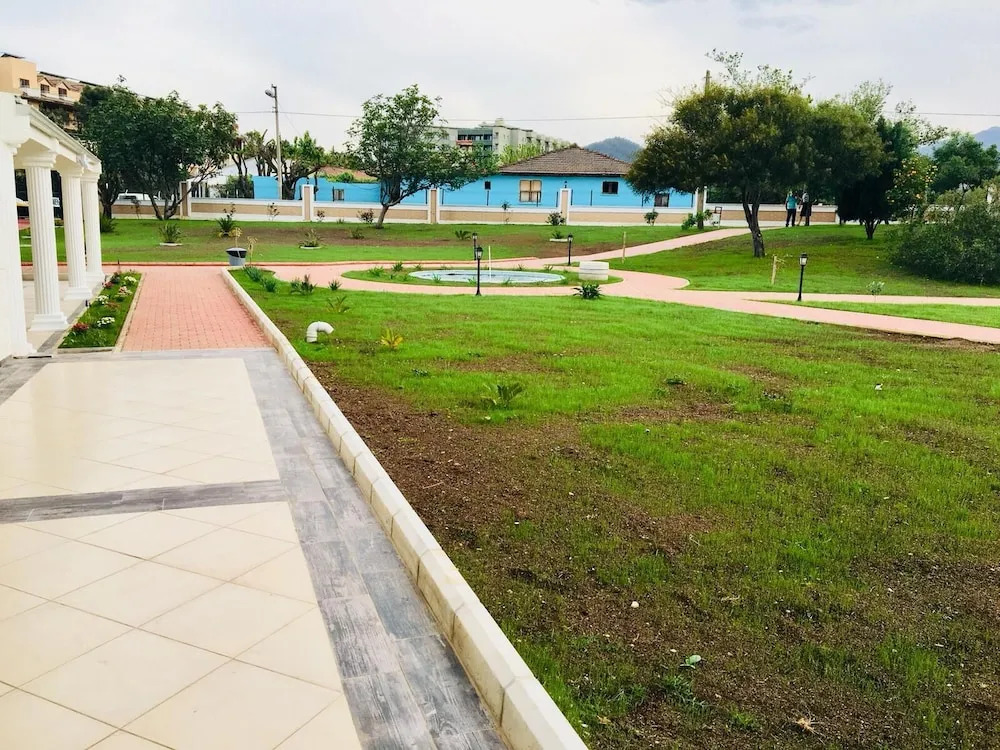 Текирова: Dream Town Hotel & Restaurant
