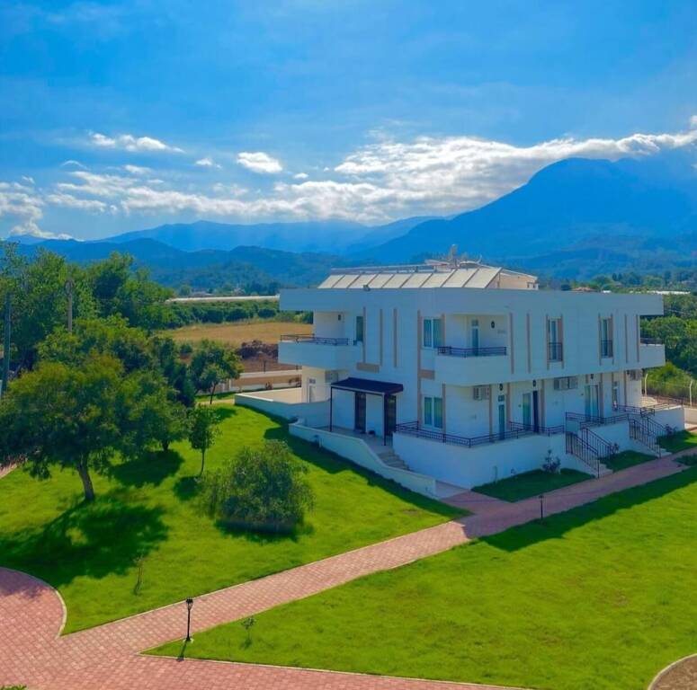 Текирова: Dream Town Hotel & Restaurant