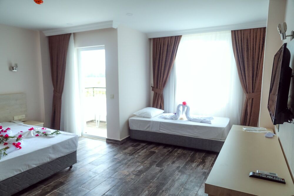 Текирова: Dream Town Hotel & Restaurant