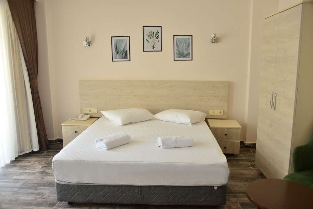 Текирова: Dream Town Hotel & Restaurant