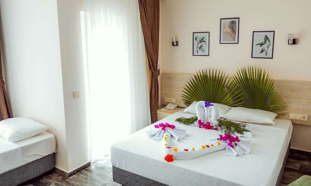 Текирова: Dream Town Hotel & Restaurant
