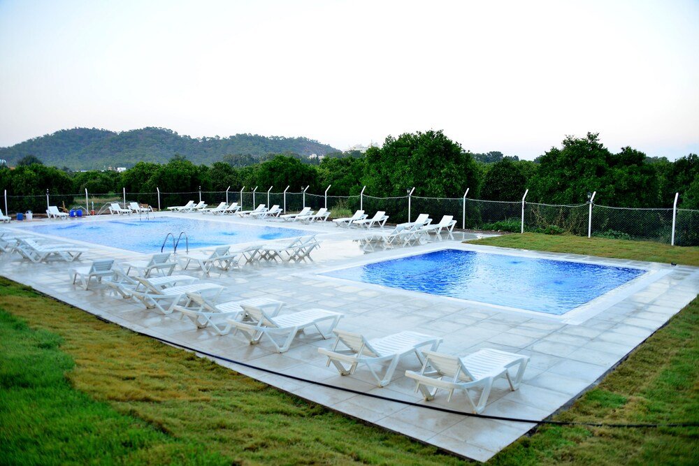 Текирова: Dream Town Hotel & Restaurant
