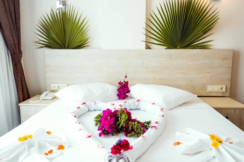 Текирова: Dream Town Hotel & Restaurant