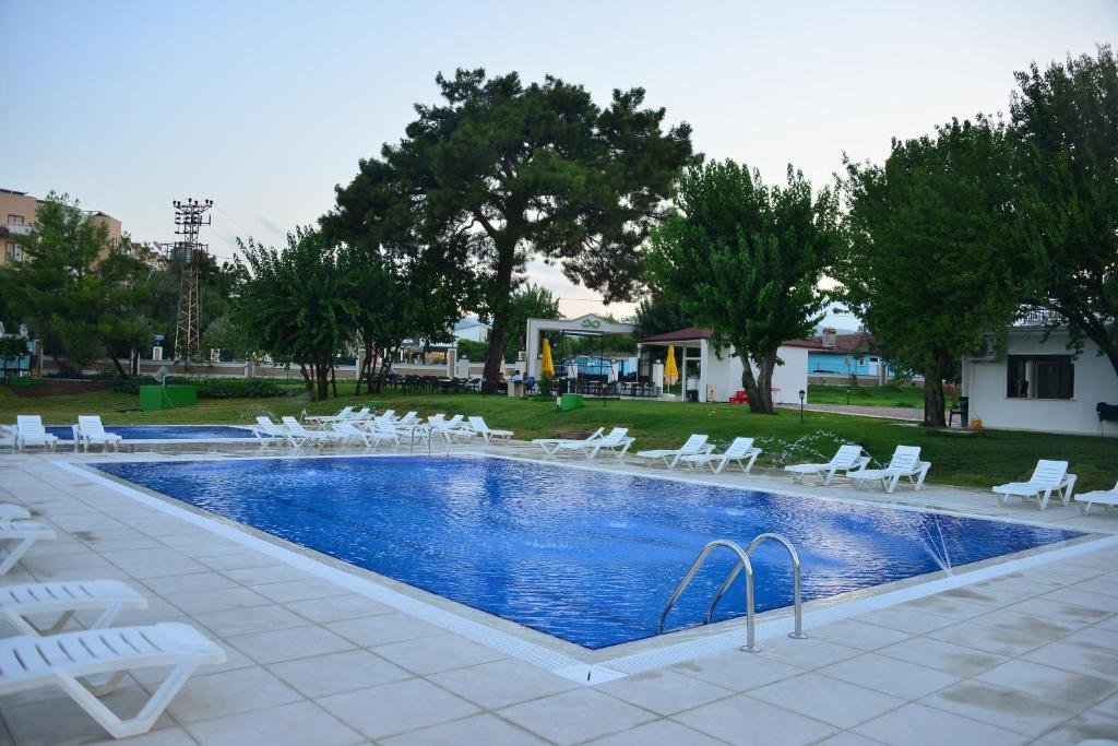 Текирова: Dream Town Hotel & Restaurant