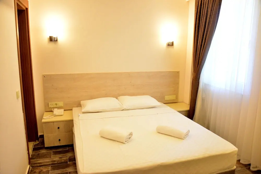 Текирова: Dream Town Hotel & Restaurant