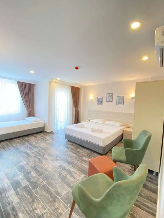 Текирова: Dream Town Hotel & Restaurant