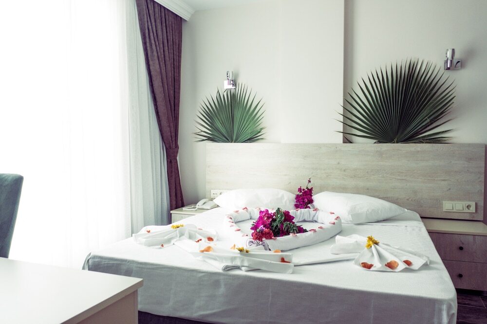 Текирова: Dream Town Hotel & Restaurant
