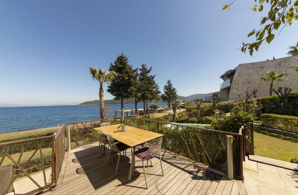 Голькой: Marvelous Villa With a Private Beach in Bodrum