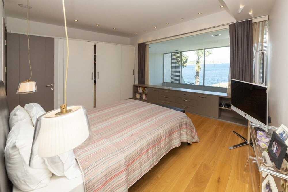 Голькой: Marvelous Villa With a Private Beach in Bodrum