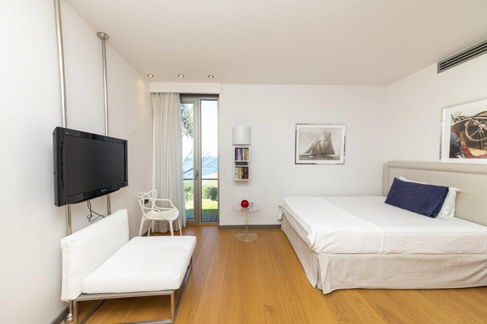 Голькой: Marvelous Villa With a Private Beach in Bodrum