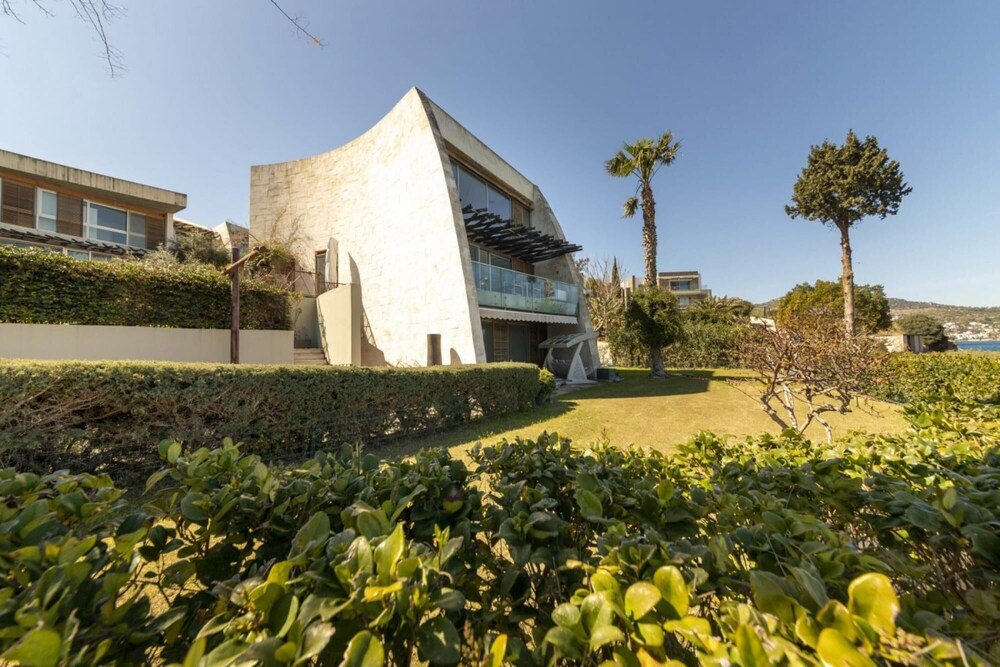Голькой: Marvelous Villa With a Private Beach in Bodrum