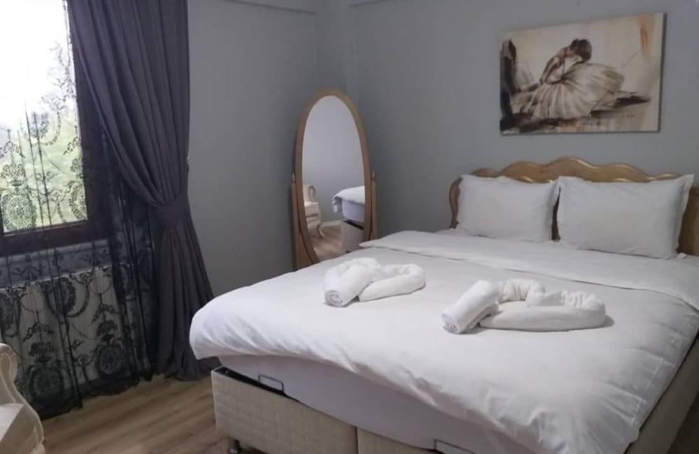 Измит: Gorgeous Villa With Private Pool in the Heart of Nature in Izmit Kocaeli