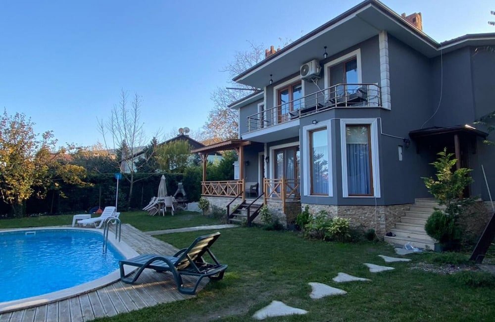 Измит: Gorgeous Villa With Private Pool in the Heart of Nature in Izmit Kocaeli