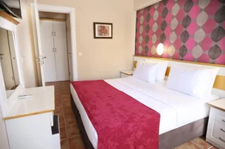 Мармарис: Comfortable Family Room With Balcony With Access to Private Beach in Marmaris