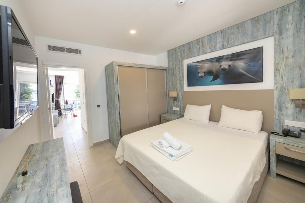 Бодрум: Seafront Flat With Excellent Sea View in Bodrum