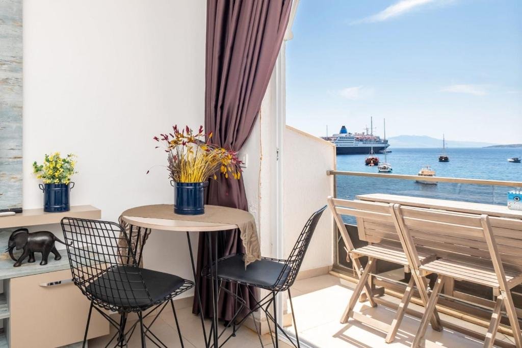 Бодрум: Seafront Flat With Excellent Sea View in Bodrum