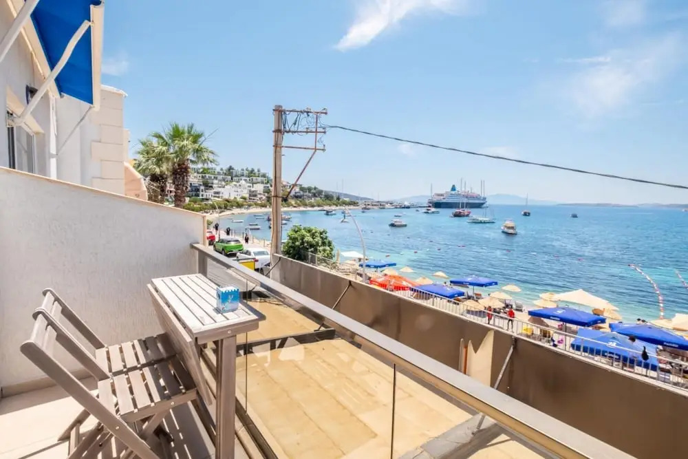Бодрум: Seafront Flat With Excellent Sea View in Bodrum