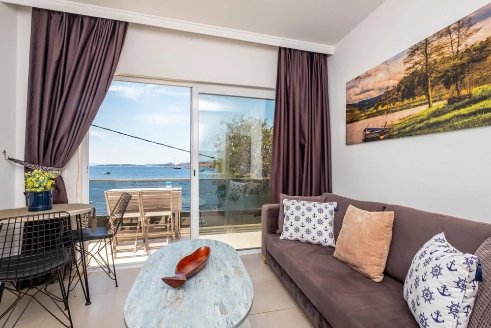 Бодрум: Seafront Flat With Excellent Sea View in Bodrum